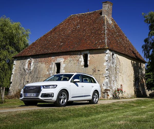 L'Audi Q7 e-tron quattro embarque une motorisation hybride diesel rechargeable