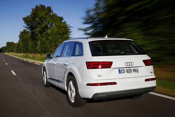 L'Audi Q7 e-tron quattro embarque une motorisation hybride diesel rechargeable