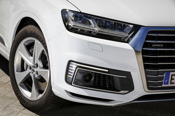 L'Audi Q7 e-tron quattro embarque une motorisation hybride diesel rechargeable