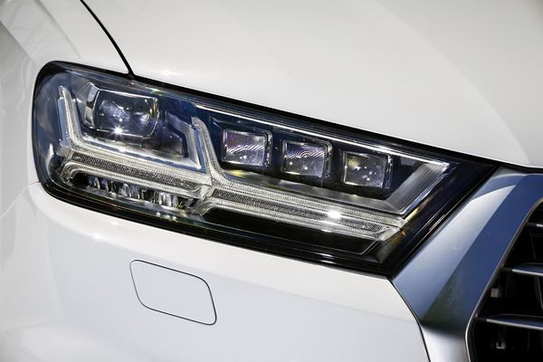 L'Audi Q7 e-tron quattro embarque une motorisation hybride diesel rechargeable