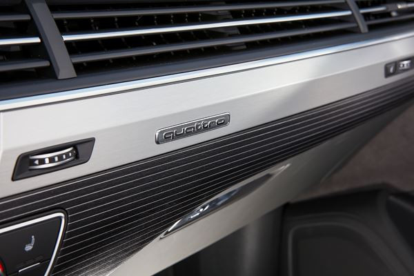 L'Audi Q7 e-tron quattro embarque une motorisation hybride diesel rechargeable