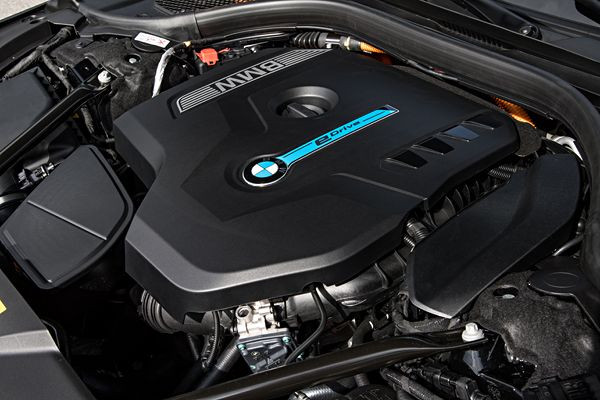 La berline de luxe BMW Série 7 adopte une motorisation hybride rechargeable
