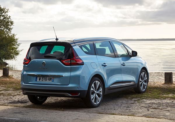 Le Renault Grand Scénic affiche une ligne de caractère arrière marquée