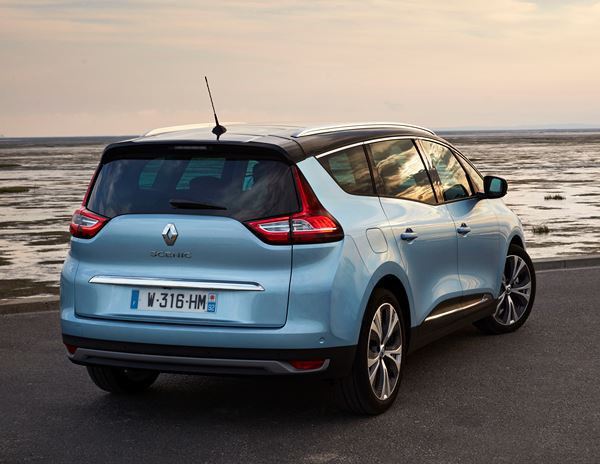 Le Renault Grand Scénic affiche une ligne de caractère arrière marquée