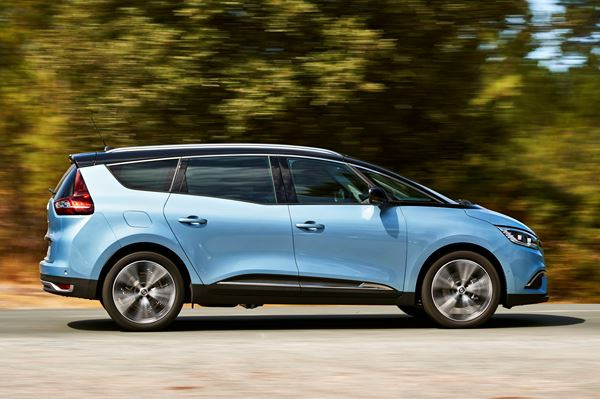 Le Renault Grand Scénic affiche une ligne de caractère arrière marquée