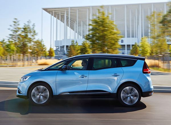 Le Renault Grand Scénic affiche une ligne de caractère arrière marquée