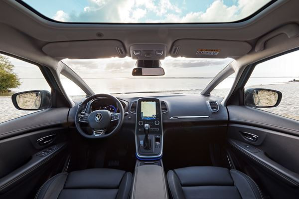 Le Renault Grand Scénic affiche une ligne de caractère arrière marquée