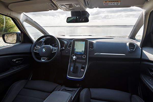 Le Renault Grand Scénic affiche une ligne de caractère arrière marquée