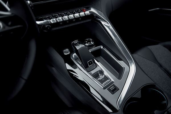 Peugeot 3008 : un design puissant et un cockpit spectaculaire
