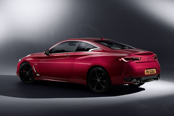 Le coupé Infiniti Q60 affiche un design tout en puissance