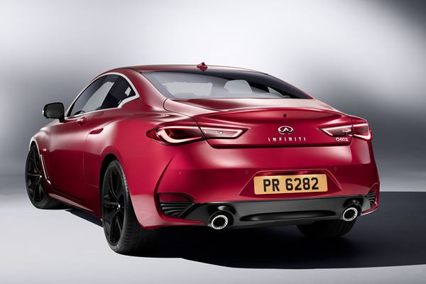 Le coupé Infiniti Q60 affiche un design tout en puissance