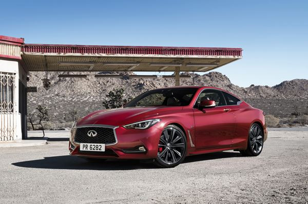 Le coupé Infiniti Q60 affiche un design tout en puissance