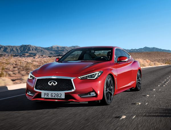 Le coupé Infiniti Q60 affiche un design tout en puissance