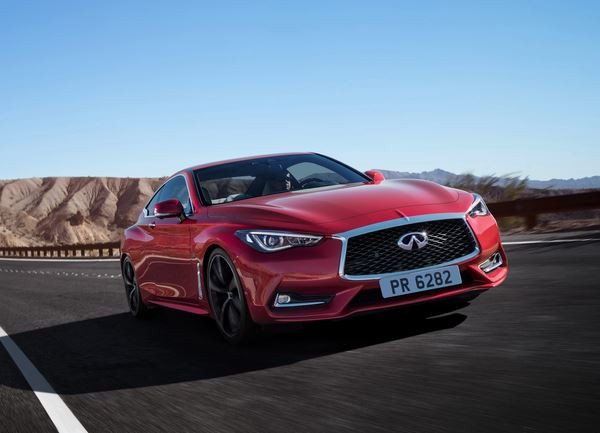 Le coupé Infiniti Q60 affiche un design tout en puissance