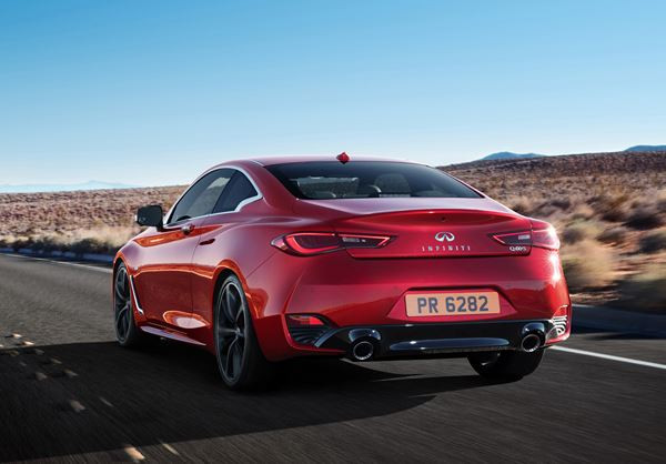 Le coupé Infiniti Q60 affiche un design tout en puissance