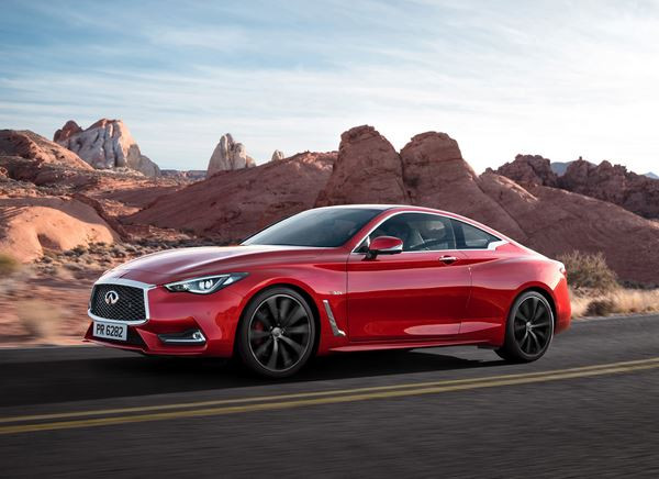 Le coupé Infiniti Q60 affiche un design tout en puissance