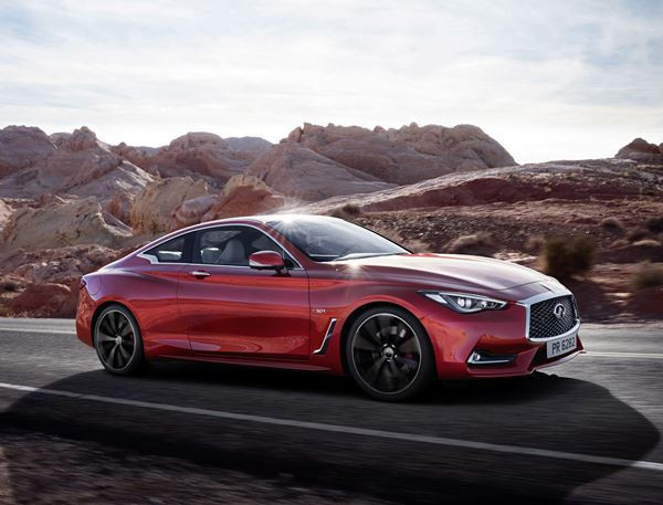 Le coupé Infiniti Q60 affiche un design tout en puissance