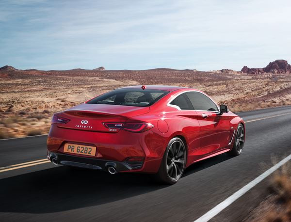 Le coupé Infiniti Q60 affiche un design tout en puissance