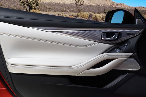 Le coupé Infiniti Q60 affiche un design tout en puissance