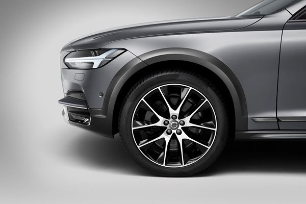 Le break Volvo V90 se décline en version tous chemins Cross Country