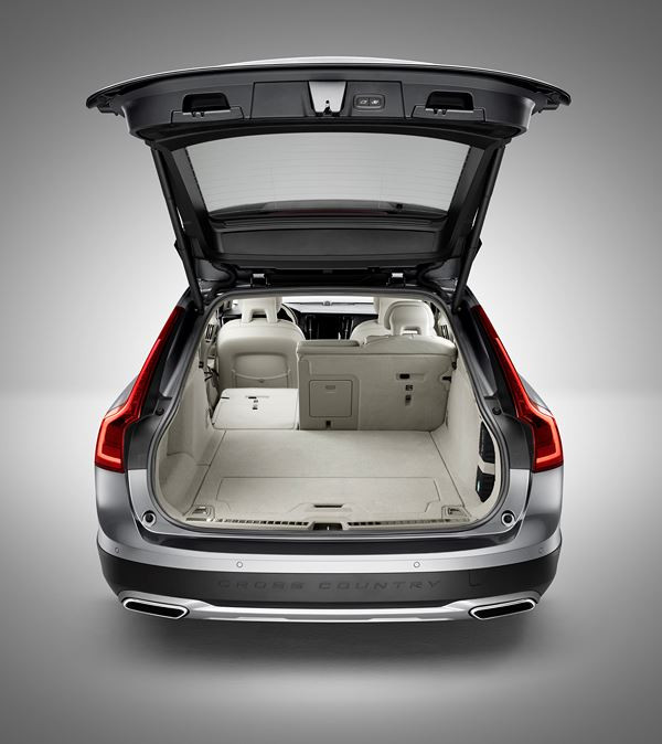 Le break Volvo V90 se décline en version tous chemins Cross Country