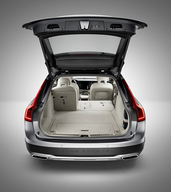 Le break Volvo V90 se décline en version tous chemins Cross Country