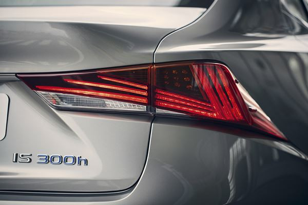 La Lexus IS reçoit de légères évolutions de style