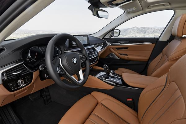 La BMW Série 5 fait le plein de systèmes d’aide à la conduite