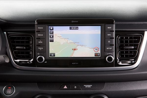 La Kia Rio affiche des lignes droites et des surfaces lisses