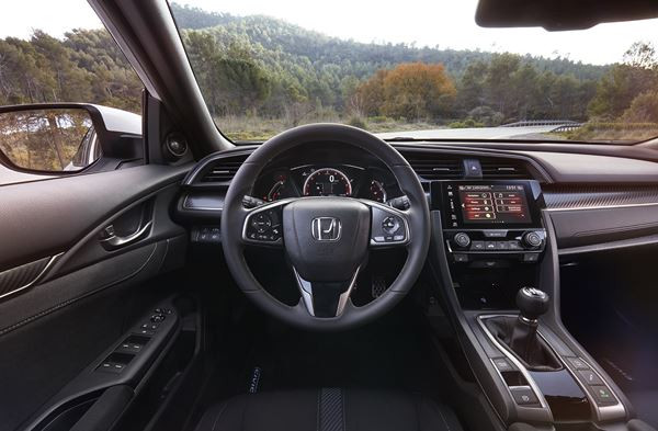 La Honda Civic 4 portes revendique un tempérament sportif