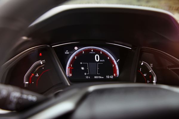 La Honda Civic 4 portes revendique un tempérament sportif