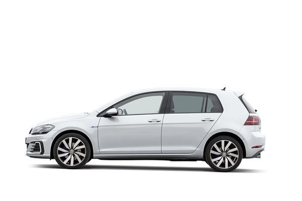 La Volkswagen Golf GTE hybride rechargeable parcourt 50 km en mode électrique