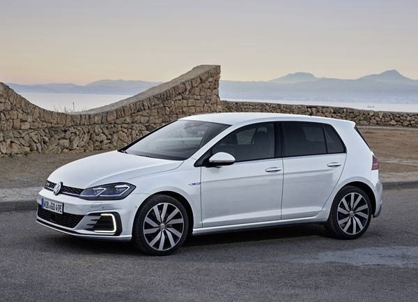 La Volkswagen Golf GTE hybride rechargeable parcourt 50 km en mode électrique