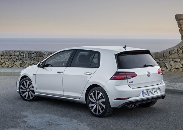 La Volkswagen Golf GTE hybride rechargeable parcourt 50 km en mode électrique