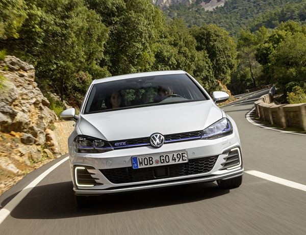La Volkswagen Golf GTE hybride rechargeable parcourt 50 km en mode électrique