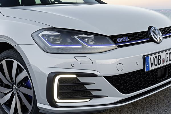 La Volkswagen Golf GTE hybride rechargeable parcourt 50 km en mode électrique