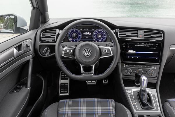 La Volkswagen Golf GTE hybride rechargeable parcourt 50 km en mode électrique