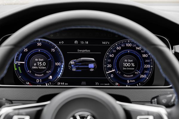 La Volkswagen Golf GTE hybride rechargeable parcourt 50 km en mode électrique