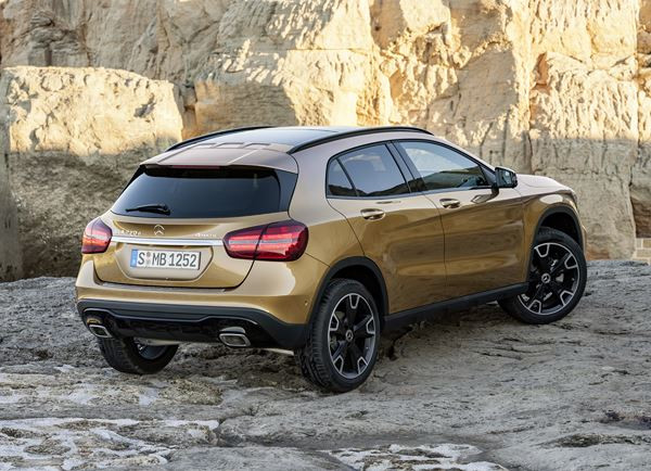 Le Mercedes-Benz GLA met en scène ses gênes de SUV