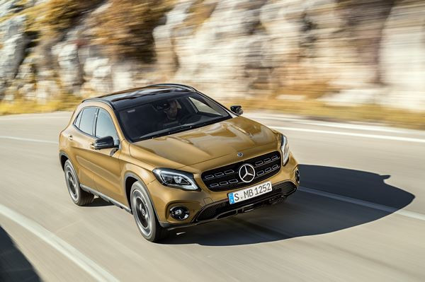Le Mercedes-Benz GLA met en scène ses gênes de SUV