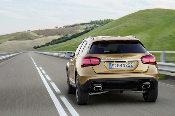 Le Mercedes-Benz GLA met en scène ses gênes de SUV
