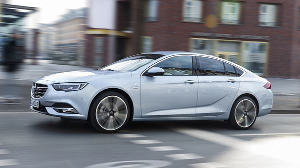 L'Opel Insignia Grand Sport affiche une silhouette élancée athlétique