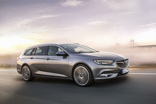 L'Opel Insignia Sports Tourer affiche une ligne athlétique et dynamique