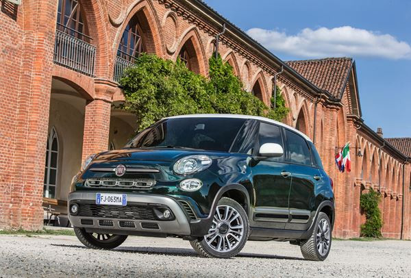 La Fiat 500L Cross affiche son côté baroudeur