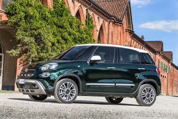 La Fiat 500L Cross affiche son côté baroudeur