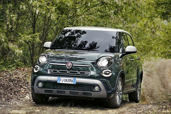 La Fiat 500L Cross affiche son côté baroudeur