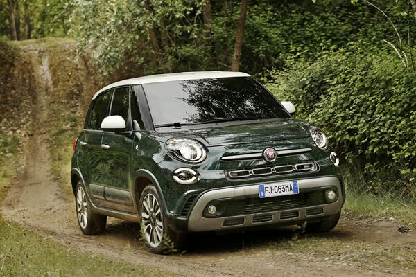 La Fiat 500L Cross affiche son côté baroudeur