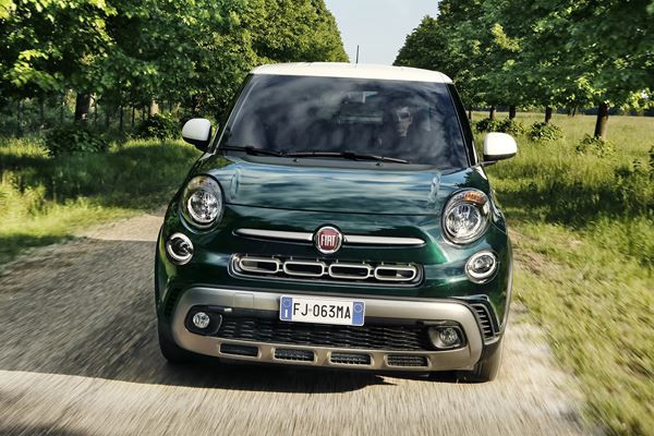 La Fiat 500L Cross affiche son côté baroudeur