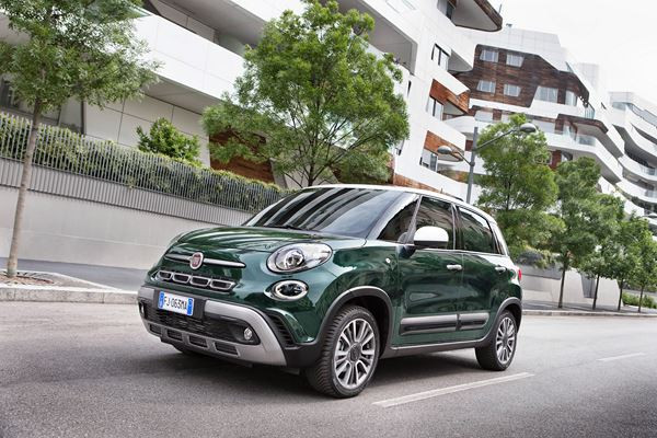 La Fiat 500L Cross affiche son côté baroudeur