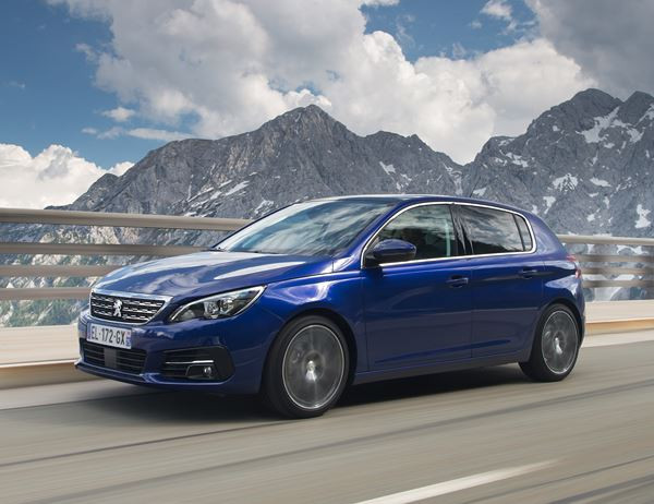 La Peugeot 308 s’affirme avec une calandre verticale
